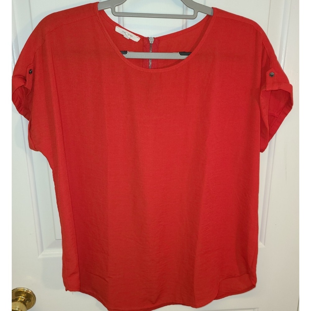 Maurices Women's Short Sleeve Red Rolled Sleeve Blouse Sz S, Red, Zip in back‎